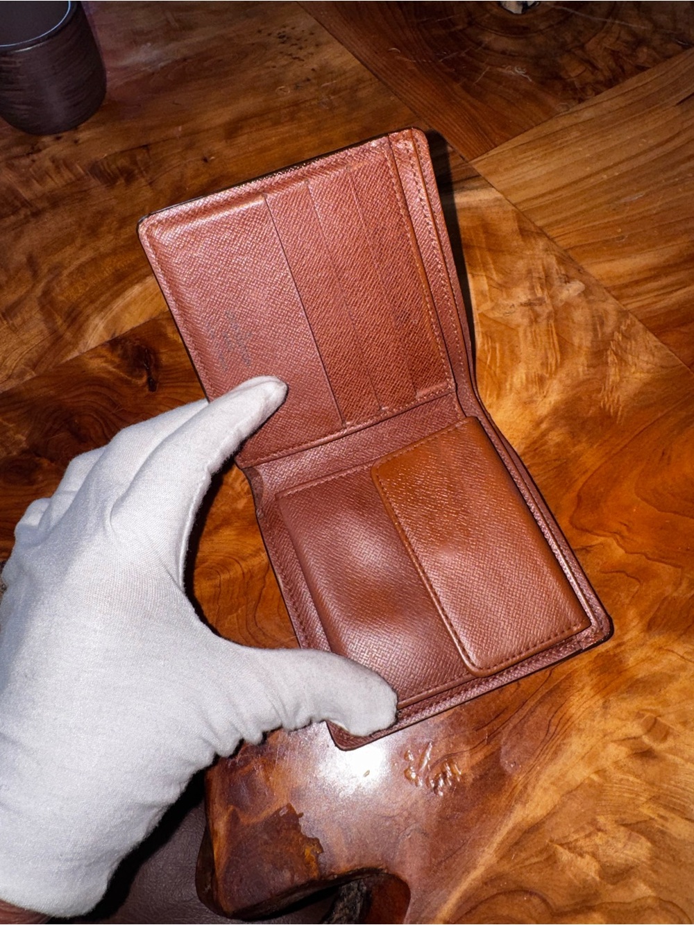 Louis Vuitton's men's monogram canvas bifold wallet, vintage - Picture 7 of 17